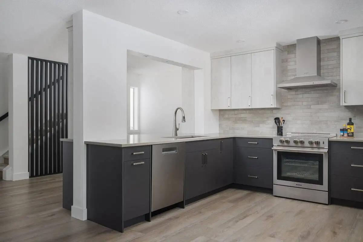 Douglas Glen, Calgary, Alberta Renovation Photo Gallery - 6