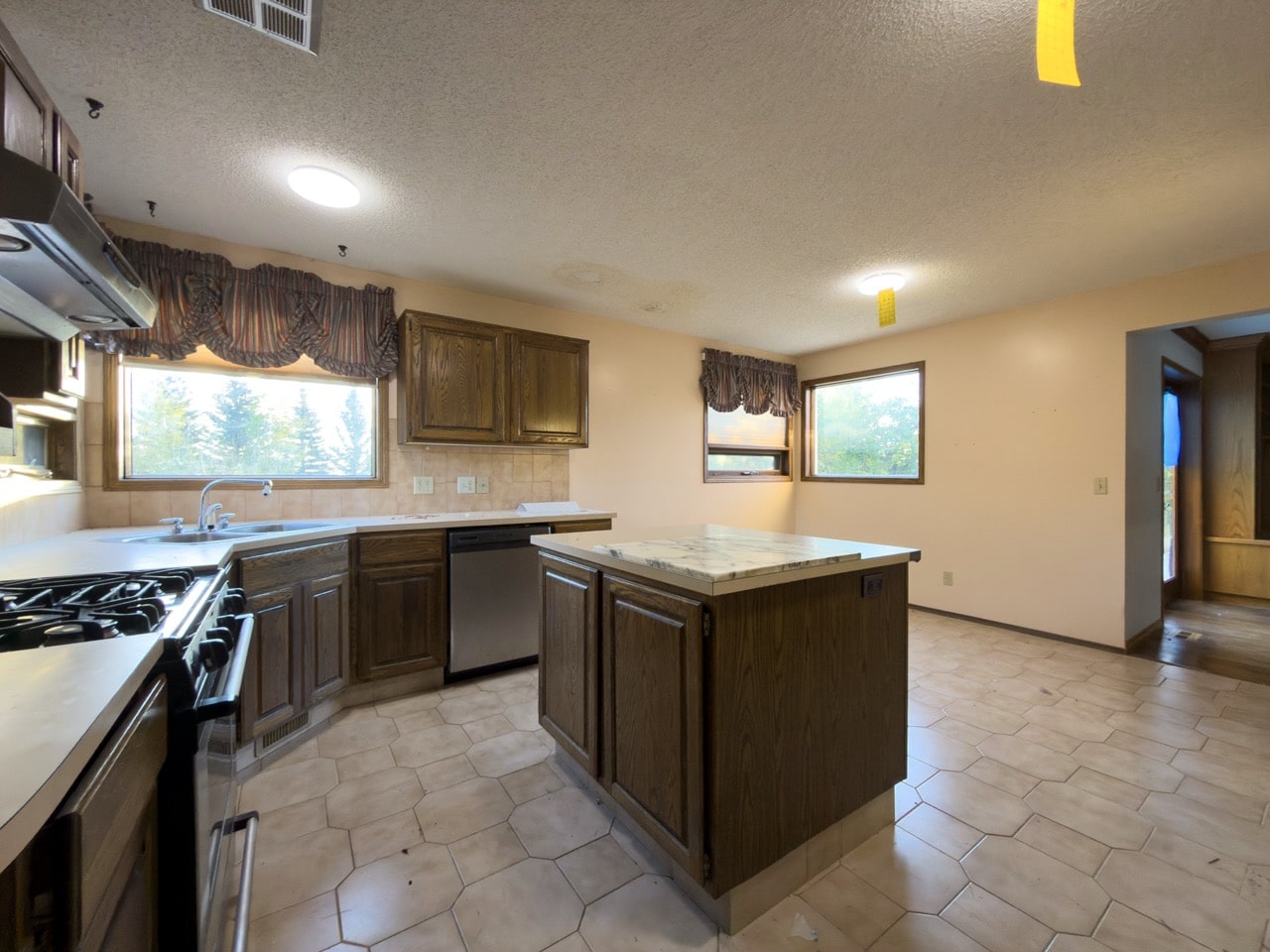 Priddis, Alberta Renovation Photo Gallery - 065 - Kitchen Before