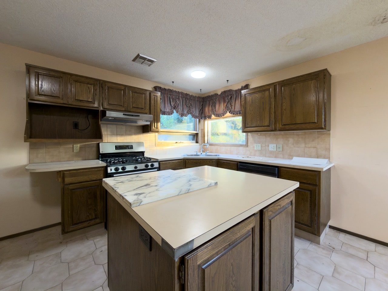 Priddis, Alberta Renovation Photo Gallery - 065 - kitchen before