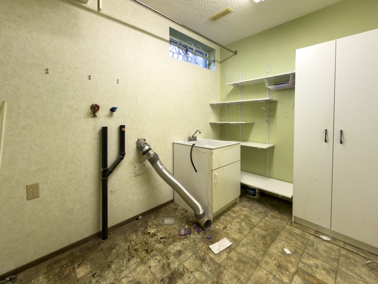Priddis, Alberta Renovation Photo Gallery - 065 - Laundry Room Before